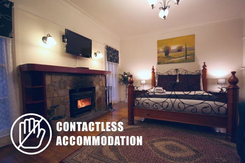 Tudor Cottages - Accommodation Sunshine Coast 2