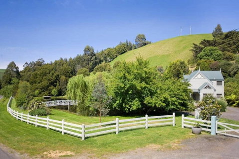 TWISTED WILLOW - Spa, Fireplace, Couples Retreat - Accommodation Sunshine Coast 3