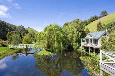 TWISTED WILLOW - Spa, Fireplace, Couples Retreat - Accommodation Sunshine Coast 1