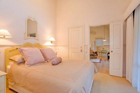 TWISTED WILLOW - Spa, Fireplace, Couples Retreat - Accommodation Sunshine Coast 2
