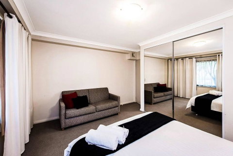 Two Bedroom Apt Next To Perth CBD With Parking. - Accommodation Sunshine Coast 3