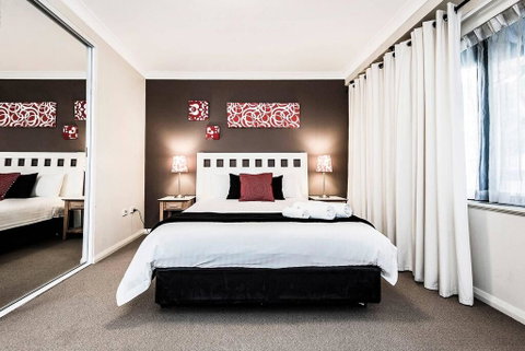 Two Bedroom Apt Next To Perth CBD With Parking. - Accommodation Sunshine Coast 0