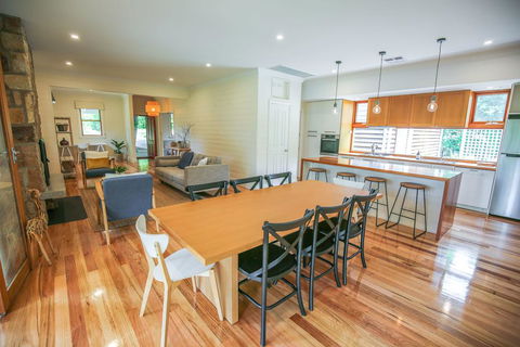 Two Oaks - Accommodation Sunshine Coast 1