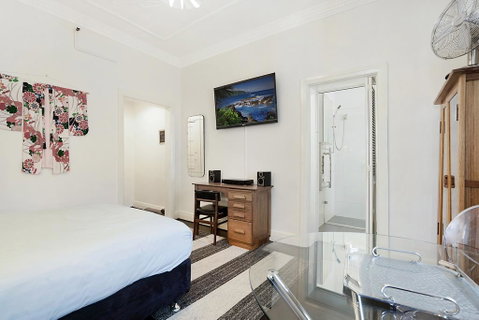 Unbeatably Located Art Deco Surry Hills Studio - Accommodation Sunshine Coast 3