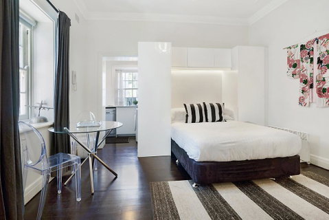 Unbeatably Located Art Deco Surry Hills Studio - Accommodation Sunshine Coast 1