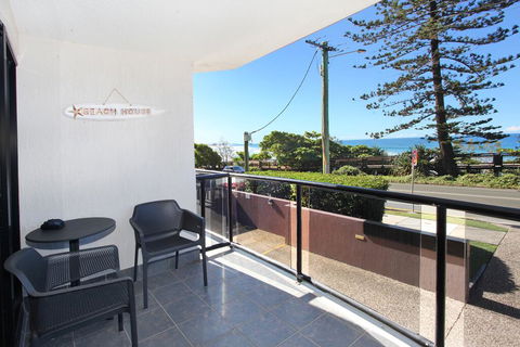 Unit 1 Phoenix Apartments, Coolum Beach - Accommodation Sunshine Coast 2