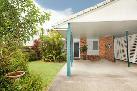 Unit 1/14 Tamarindus Street Marcoola Beach, Pet Friendly, 300 BOND, Linen Supplied - Accommodation Sunshine Coast 2