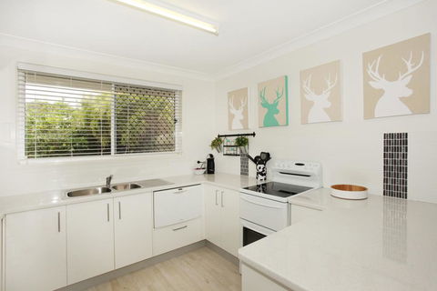 Unit 1/14 Tamarindus Street Marcoola Beach, Pet Friendly, 300 BOND, Linen Supplied - Accommodation Sunshine Coast 3