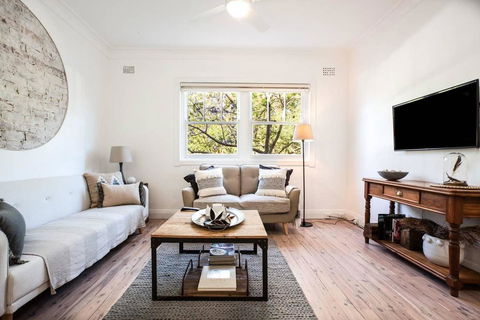 Unit 1/52 Mount St - Aquarium- Ground Floor Home 5 Mins Walk To Beach - Accommodation Sunshine Coast 0