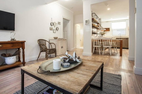 Unit 1/52 Mount St - Aquarium- Ground Floor Home 5 Mins Walk To Beach - Accommodation Sunshine Coast 3