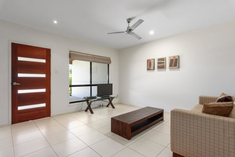 Unit 2 Rainbow Surf - Modern, Double Storey Townhouse With Large Shared Pool, Close To Beach And Shops - Accommodation Sunshine Coast 2