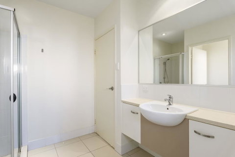 Unit 2 Rainbow Surf - Modern, Double Storey Townhouse With Large Shared Pool, Close To Beach And Shops - Accommodation Sunshine Coast 3
