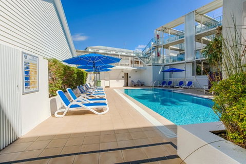 Unit 203 Plantation - Rainbow Beach, Plantation Resort Top Floor, Aircon, Free Wi-Fi - Accommodation Sunshine Coast 1