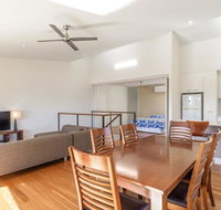 Unit 5 Rainbow Surf - Modern double storey townhouse with large shared pool close to beach and shop - Accommodation Sunshine Coast
