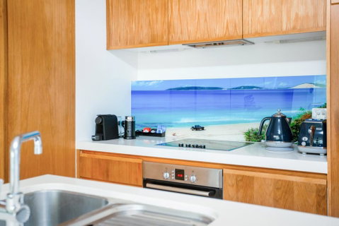 Unit 6 Plantation - Rainbow Beach, Plantation Resort, Ground Floor, Aircon, Pool, Spa - Accommodation Sunshine Coast 2