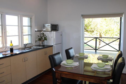 Upper Reach Spa Cottage - Accommodation Sunshine Coast 3