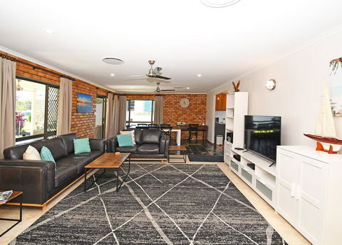Urangan Harbour Bungalow - Accommodation Sunshine Coast 3