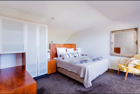 Urban Paradise Minutes From The Markets - Accommodation Sunshine Coast 0