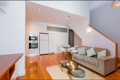 Urban Paradise Minutes From The Markets - Accommodation Sunshine Coast 3