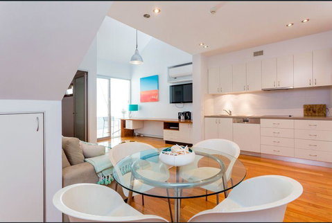 Urban Paradise Minutes From The Markets - Accommodation Sunshine Coast 2