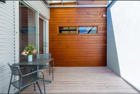 Urban Paradise Minutes From The Markets - Accommodation Sunshine Coast 1
