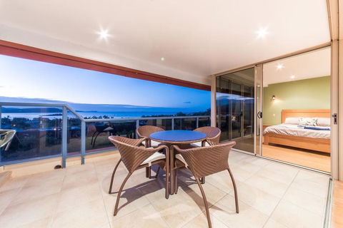 VIEWS ON ELSHEBY - Accommodation Sunshine Coast 2
