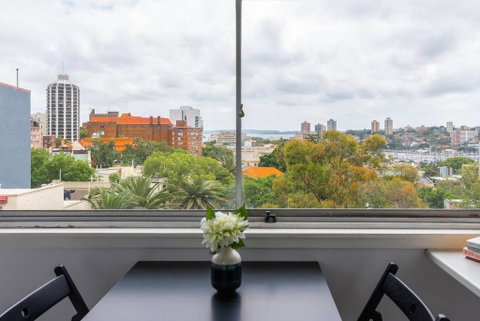 Views To Die For// Studio Rushcutters Bay // Free Parking - Accommodation Sunshine Coast 2