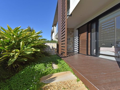 Villa Catania Waterside At Trinity Point - Accommodation Sunshine Coast 2