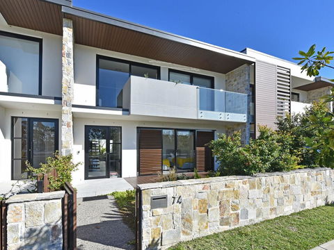 Villa Positano Waterside At Trinity Point - Accommodation Sunshine Coast 0