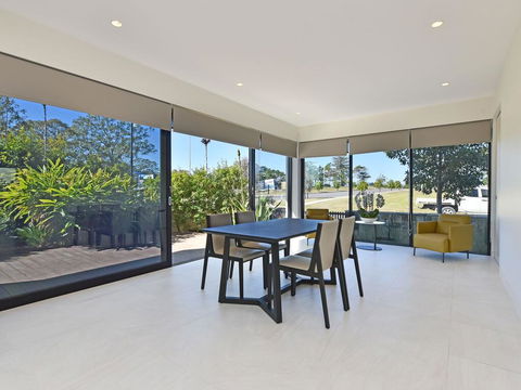 Villa Sorrento Waterside At Trinity Point - Accommodation Sunshine Coast 1