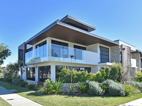 Villa Sorrento Waterside At Trinity Point - Accommodation Sunshine Coast 0