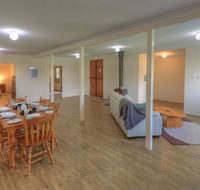 Village Stays Coldstream Gallery Bungalow - Accommodation Sunshine Coast