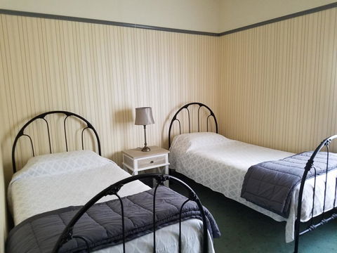 Wagga Wagga Country Cottages - Accommodation Sunshine Coast 3