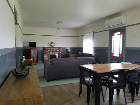 Wagga Wagga Country Cottages - Accommodation Sunshine Coast 0