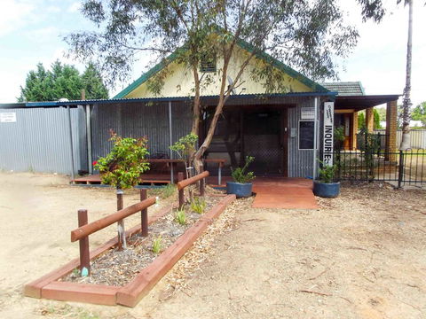 Wagga Wagga Tourist Park - Accommodation Sunshine Coast 0