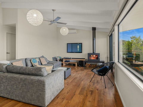 Waikiki Views - Accommodation Sunshine Coast 2