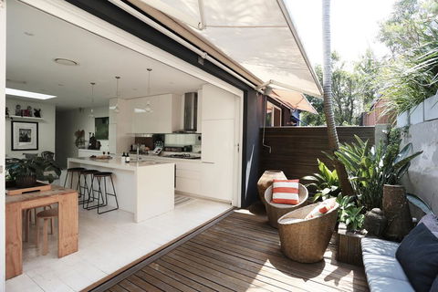 Walk To Beach From This Stylish Bronte Oasis W AC, Wifi And Free Parking - Accommodation Sunshine Coast 0