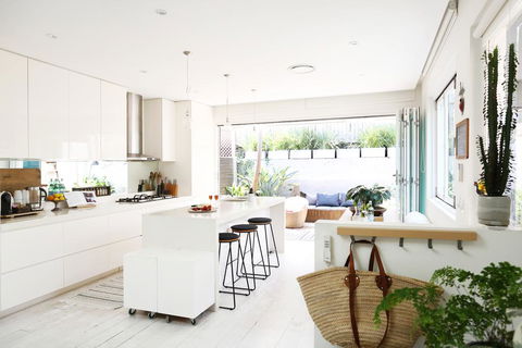 Walk To Beach From This Stylish Bronte Oasis W AC, Wifi And Free Parking - Accommodation Sunshine Coast 1