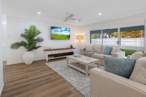 Walk To Hastings Street, Noosa Sound - Accommodation Sunshine Coast 3