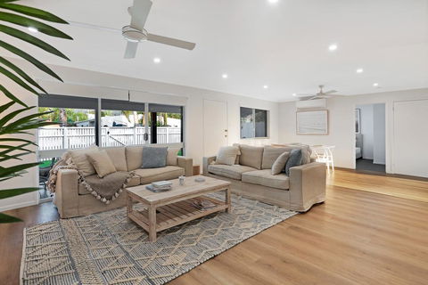Walk To Hastings Street, Noosa Sound - Accommodation Sunshine Coast 2