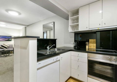 Walk To The MCG, The Tan, Botanic Gardens & Train - Accommodation Sunshine Coast 1