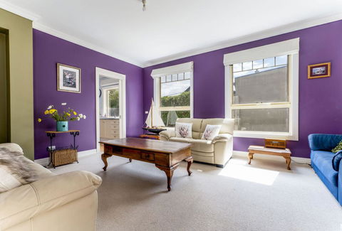 WALKIN ON SUNSHINE - STROLL TO BEACH BREAK - Accommodation Sunshine Coast 3