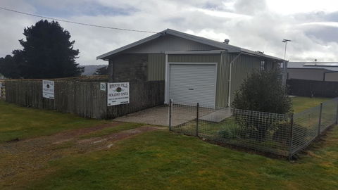 Waratah Falls Holiday Unit - Accommodation Sunshine Coast 0