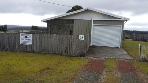 Waratah Falls Holiday Unit - Accommodation Sunshine Coast 1