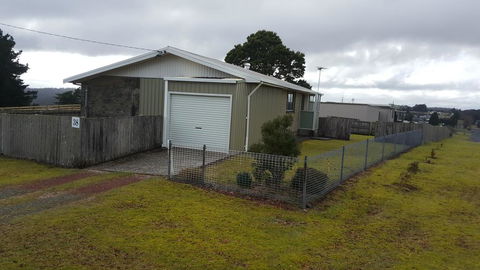 Waratah Falls Holiday Unit - Accommodation Sunshine Coast 3