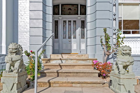 Waratah On York - Accommodation Sunshine Coast 2