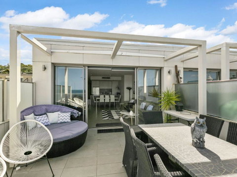 WATERFRONT THREE- In The Heart Of Lorne - Accommodation Sunshine Coast 1