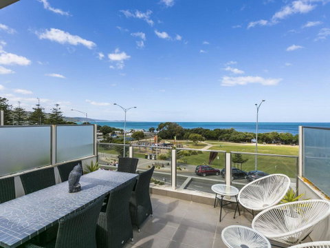 WATERFRONT THREE- In The Heart Of Lorne - Accommodation Sunshine Coast 0