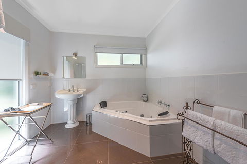 Amelina Cottages - Accommodation Sunshine Coast 9
