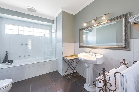 Amelina Cottages - Accommodation Sunshine Coast 10